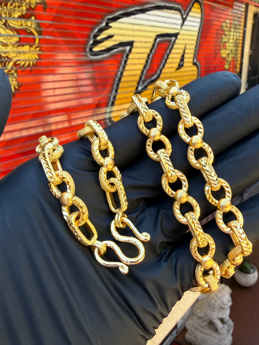 Original photograph of the 10MM diamond-cut spaced infinity link chain