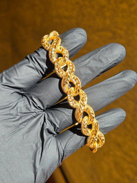 14.5MM Diamond-Cut Infinity Link Bracelet in yellow gold, product view 1