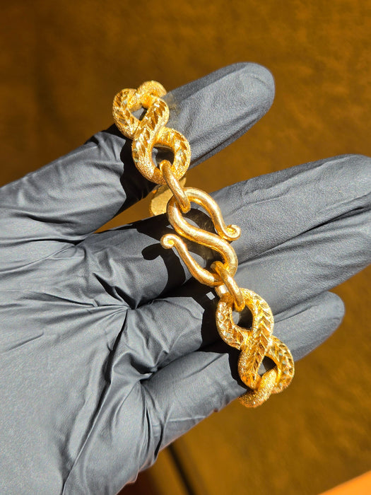 14.5MM Diamond-Cut Infinity Link Bracelet in yellow gold, product view 2