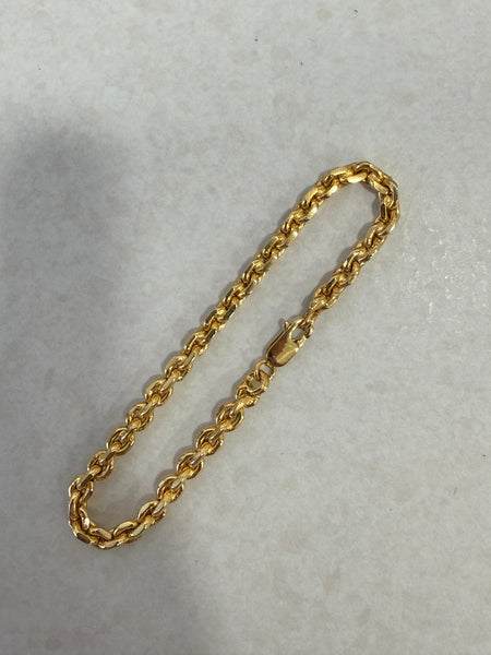 Original photograph of the 3.5MM Anchor Link Bracelet in yellow gold