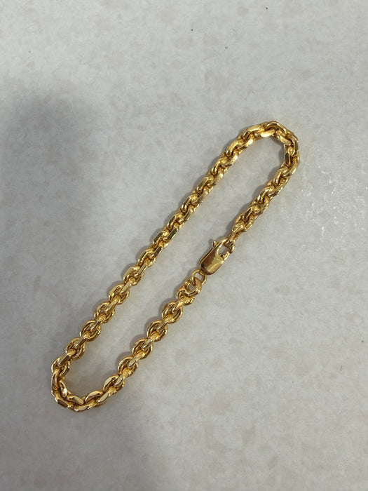 Original photograph of the 3.5MM Anchor Link Bracelet in yellow gold