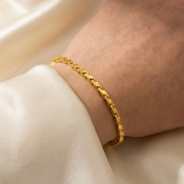 24K Yellow Gold 2.6MM Bullet Link Bracelet