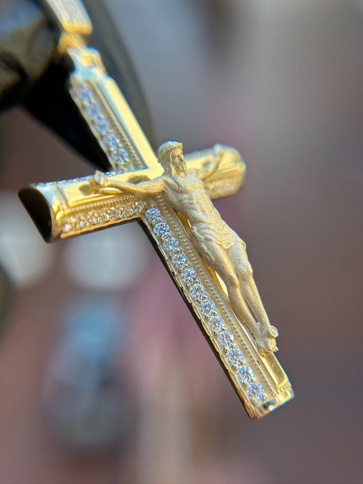 Diamond Detailed Crucifix Pendant